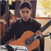 Clases de guitarra clásica y popular impartida por estudiante de noveno año (Conservatorio)