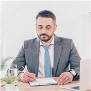 Profesor de idiomas con más de 20 años de experiencia en enseñanza lingüística académica y empresarial. Especializado en español