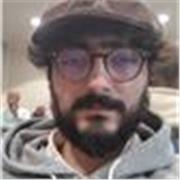 Amo condividere la conoscenza ed aiutare le persone.