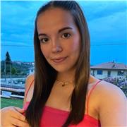 Studentessa di liceo scientifico, aiuto alunni di scuole elementari e medie