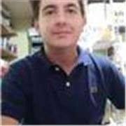 Soy una persona amable y carismática, me gusta explicar bien los temas y que toda duda sea resuelta, llevarme bien con la gente no me es difícil, más que un docente un amigo