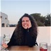 Laureata in Comunicazione e diplomata al liceo classico impartisce lezioni di italiano per bambini
