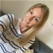 Nachhilfe-Angebot
Liebe Kinder,
manchmal braucht man in der Schule in bestimmten Fächern ein bisschen Hilfe.
Ich bin ausgebildete Grundschullehrerin (momentan in Elternzeit) und biete dir professionelle Nachhilfe von der 2. bis zur 7. Klasse an.
Ich