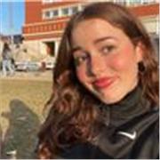 Me defino como una persona paciente, responsable, creativa y empatica. Disfruto trabajando con niños y enseñando idiomas 