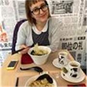 diploma di maturità artistica in Rilievo e catalogazione dei beni culturali, sono laureata in Arti Visive presso l'Accademia di Belle Arti di Brera, e specializzata in Illustrazione. Ho successivamente conseguito ulteriori attestati in grafica pubblicitar