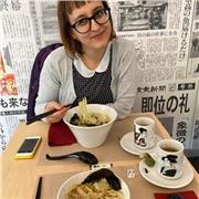 diploma di maturità artistica in Rilievo e catalogazione dei beni culturali, sono laureata in Arti Visive presso l'Accademia di Belle Arti di Brera, e specializzata in Illustrazione. Ho successivamente conseguito ulteriori attestati in grafica pubblicitar