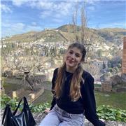 Doy clases de refuerzo a un precio económico y negociable. Estudio la carrera de filología clásica, tengo 19 años