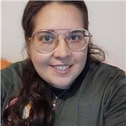 Profesora titulada en Lengua Castellana y Literatura con posibilidad de ayudar en otros idiomas.