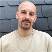 Englisch Sprach- und Nachhilfelehrer, der alle Altersgruppen unterrichtet 