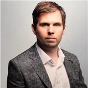 I’m a photographer specialising in commercial work. Lessons are designed for beginners and intermediate photographers