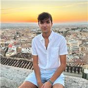 Estudiante de farmacia de cuarto curso, imparte clases de forma presencial y online.