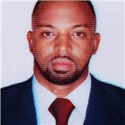 Profesor instructor de artes plásticas con experiencia en niños jóvenes adultos