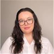 Profesora titulada en Bellas Artes en Sevilla con Máster de profesorado en Cádiz