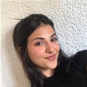 Profesora de refuerzo educativo adaptado a las necesidades que presente cada alumno/a