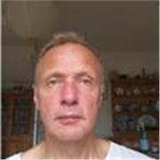 Formateur expérimenté d’origine britannique, je serai heureux de mettre mes compétences à votre service.

Je suis formé aux techniques d’enseignement de l’anglais comme langue étrangère, que j’ai approfondies et actualisées dans le cadre d’un module com