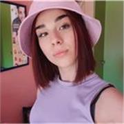 Giovane studentessa diplomata offre lezioni di italiano e grammatica