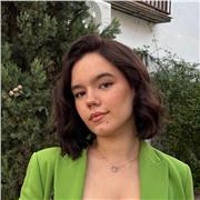 Profesora de inglés apta para dar clases multinivel.