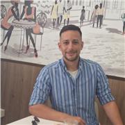 Soy profesor de materias sociológicas y de educación sexual, además hice el curso de auxiliar en farmacia y soy acompañante terapé