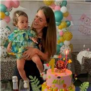 Laureata in traduzione inglese e tedesco impartisce lezioni a ragazzi dalle elementari al liceo