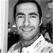 Doy classes de ingles. Ya sea de gramatica y pronunciación o en areas particulares como la economia, la literatura y el Bitcoin