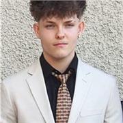 Profesor de inglés, lengua, deportes o geografía con una gran pasión por los niños y la enseñanza.