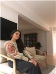 Estudiante de bachillerato con buenas ideas y métodos para ayudar en el estudio a niños y niñas de cualquier edad