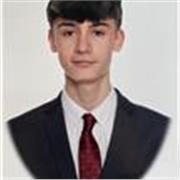 Estudiante de Biomedicina que da clases particulares de varias asignaturas, destacando las de ciencias y con el B2 de Cambridge