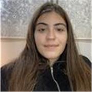 Chica de 18 años, con bachillerato de Humanidades finalizado, imparte clases de lengua para todas las edades