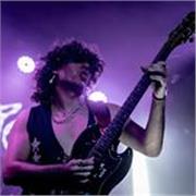 Profe de música ofrece clases de conceptos básicos e intermedios