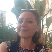 Appassionata insegnante di filosofia con una fervente dedizione a condividerla