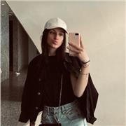 Studentessa di Giurisprudenza che offre servizio di aiuto compiti per elementari e medie