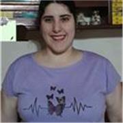 Profesora de Historia y otras materias del área de sociales imparte clases a estudiantes de secundario, terciario y universidad