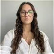 Estudiante de ade enseña economia y lengua castellana