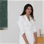 Professeur donne des cours soutien et accompagnement des élevés primaires et collégiens