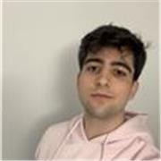 Estudiante de farmacia imparte clases de Química y Biología