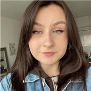 Professeure de FLE offrant des cours à tout type de public (adolescent, adulte) allant des niveaux A1 à B2.