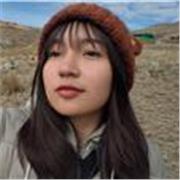 Profesora de Biología que imparte clases a niños de todas las edades