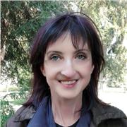 diplomata al liceo con esperienza universitaria,ex commerciante,impartisce lezioni di italiano a bambini di elementari e medie