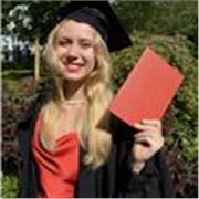 Profesora de inglés para todos los niveles. Tengo una especial facilidad para conectar con los niños pequeños y disfruto mucho tra