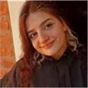 Profesora de matemáticas físicas imparte clases a gente