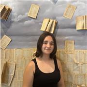 Soy Laia, tengo 20 años y actualmente estoy estudiando 3ro de Filología Hispánica. He dado clases a todas las edades hasta BATX