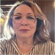 Professora de Lingua portuguesa e Literatura Brasileira e Redação .Doutora em Educação com muita experiência no ensino do idioma