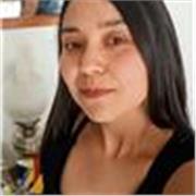 Soy psicóloga social, pero me gusta enseñar. Trabajo con niños, tengo buena cercanía y sé mucho de historia. Puedo aprender rápido