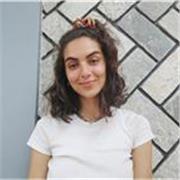 Profesora de Yoga especializada en Hatha y Vinyasa, Maestra de Reiki, Coach y Astrológa