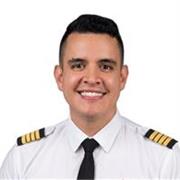 Ingeniero aeronáutico y piloto comercial para clases de inglés, física y matemáticas. En remoto a toda Colombia e híbrido Bogotá