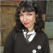 Bonjour je suis une étudiante motivée qui adore donner des cours particuliers et aider aux devoirs !