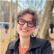 Profesora especializada en apoyo en disciplinas creativas: Dibujo, Historia del Arte, Diseño gráfico, Fotogrfaía e Ilustración