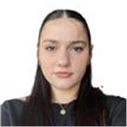 Estudiante con experiencia en enseñar materias a niños y adolescentes