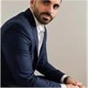 Sono un ragazzo di 32 anni, laureato in lingue!