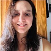 Profesora imparte clases a todos los niveles